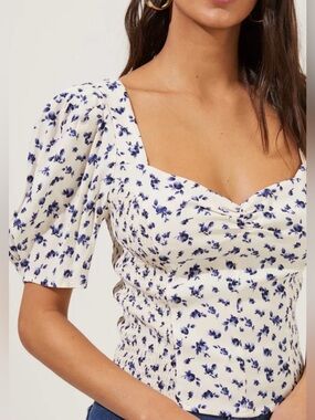 NWT ASTR White & Blue Floral Puff Sleeve Top